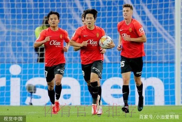 韩国天王超自信1V4打爆皇马!*弧线抬脚就有 韩国天王超自信1V4打爆皇马!*弧线抬脚就有