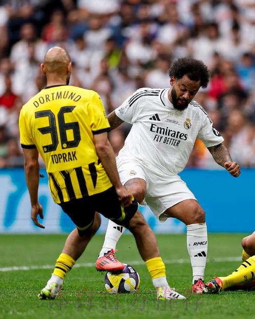 皇马大将全程拉胯!后场传球被断+冒顶抱摔送点